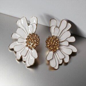 Elegant Vintage Flower Ear Studs